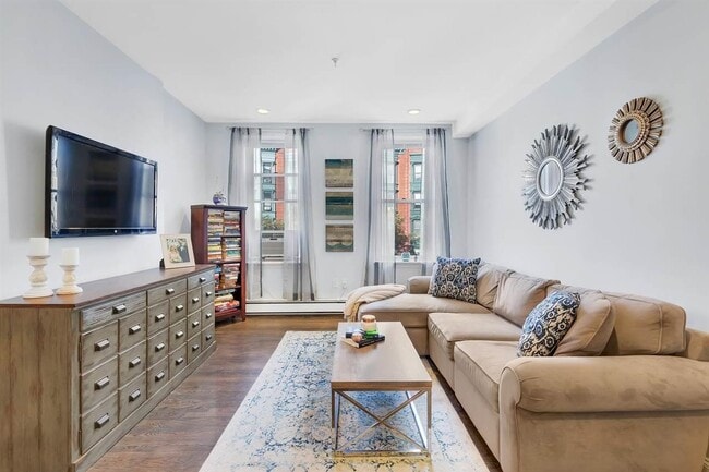 Building Photo - 1107 Washington St Unit 6