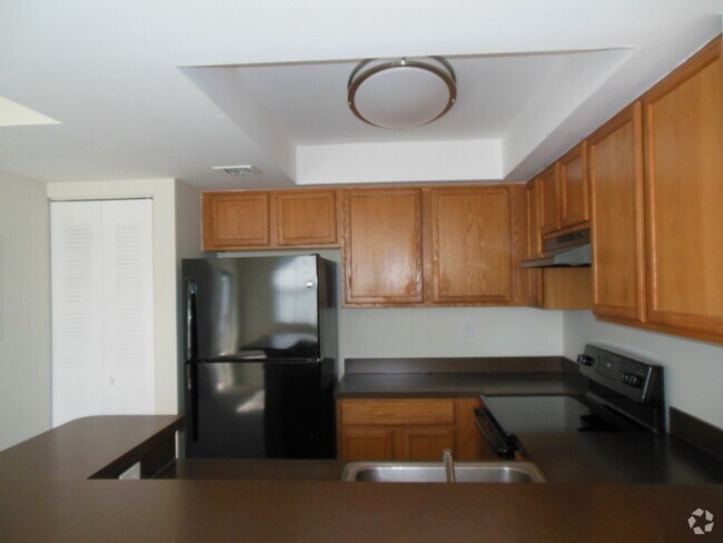 Building Photo - ONE BEDROOM ONE BATHROOM! WATERFRONT COMMU... Unit 34 Rental