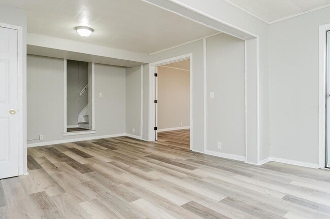 Photo - 911 W Madison St Unit 911 W Madison- left