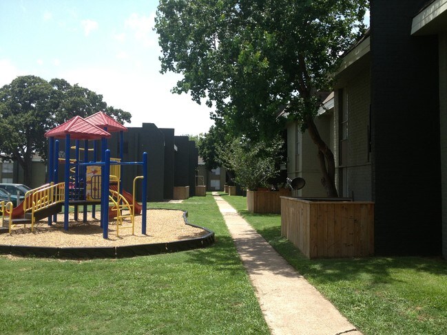 Photo - Ravenwood Apartments