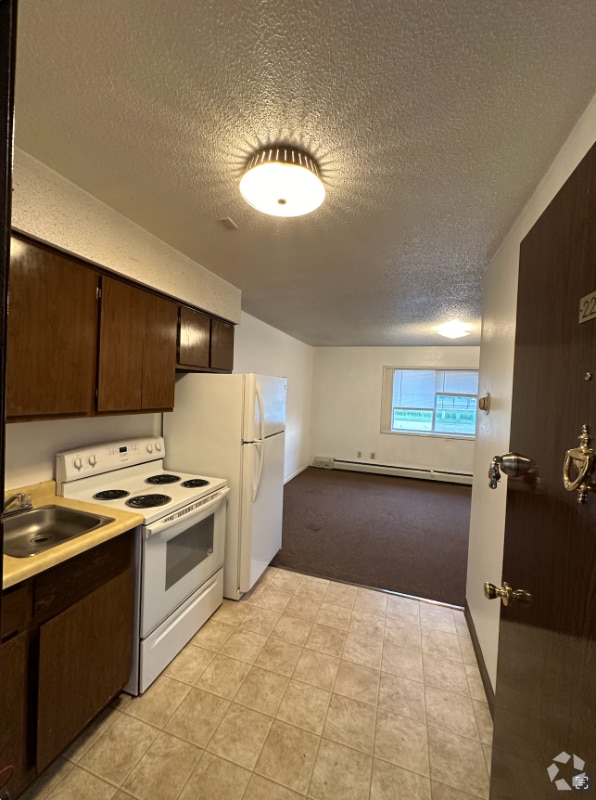 Building Photo - 320 Oak Ave N Unit 222 Rental