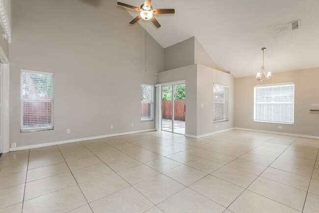 Photo - 1443 Scotch Pine Dr