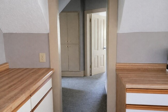 Photo - 326 2nd Ave NE