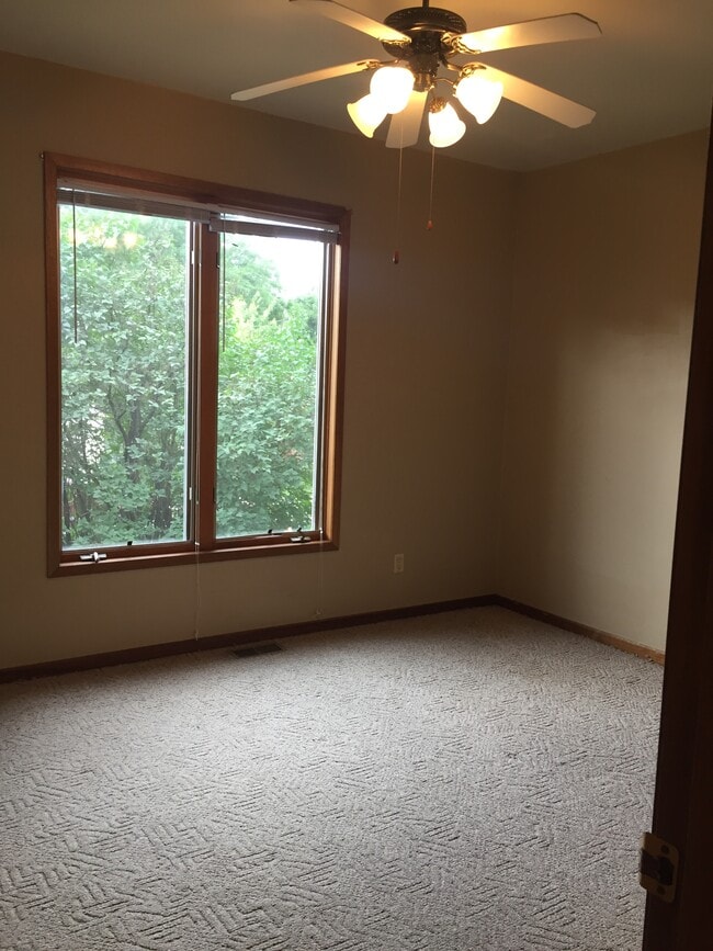 331 W Pleasant St Unidad Lower