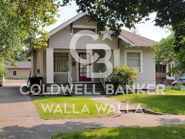 Building Photo - Recently updated single family home