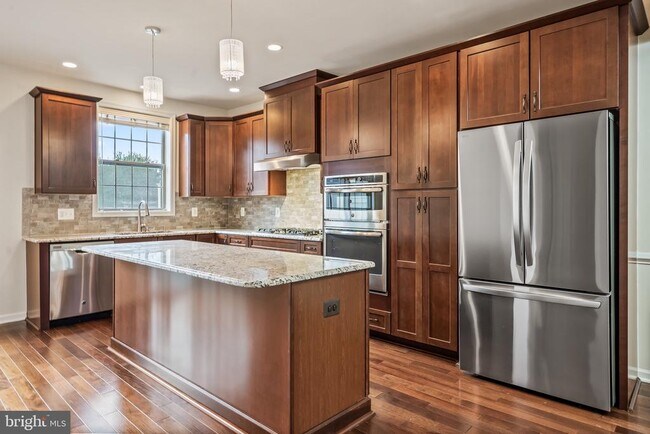 Photo - 22569 Norwalk Square