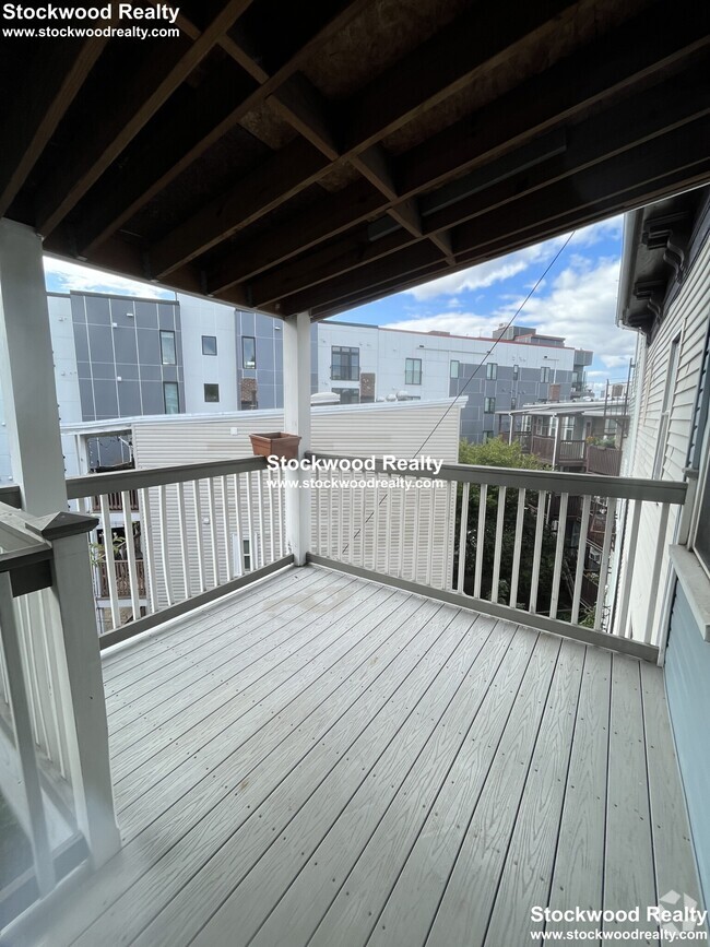 Building Photo - 25 Woodward St Unit 3 Rental