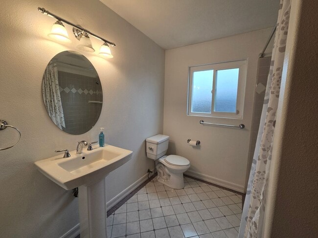 Photo - Well Maintained 3bd/2ba House