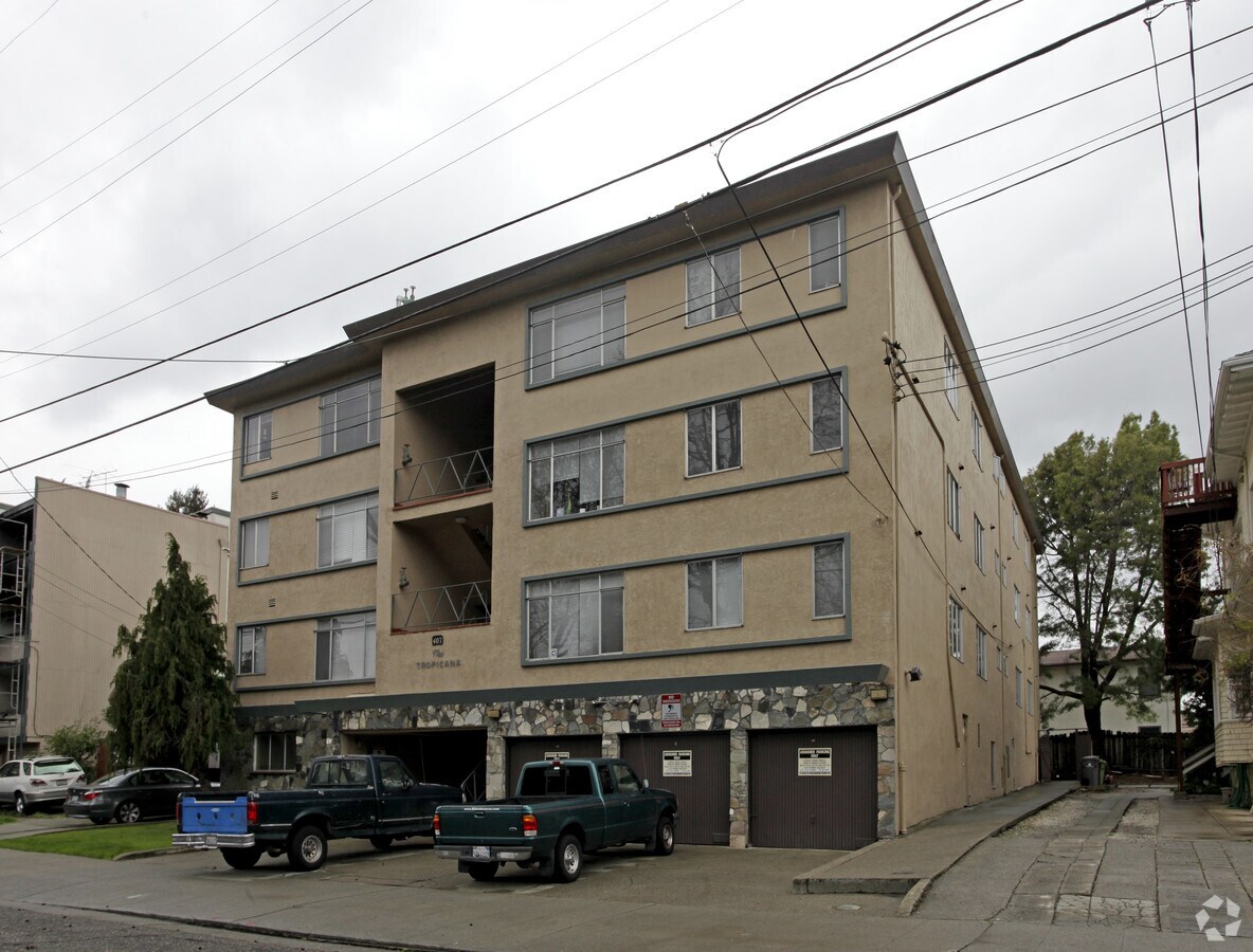 Photo - The Tropicana Apartments