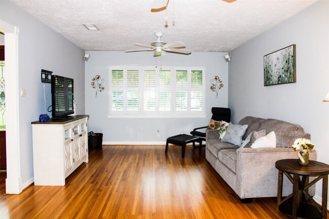 Photo - 8910 Greiner Dr