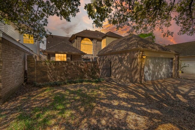 Photo - 1631 Gingerleaf Ln House