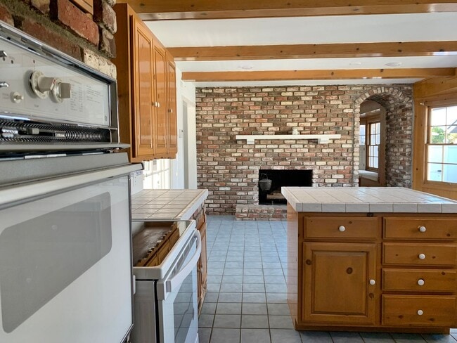 Photo - 750 B St