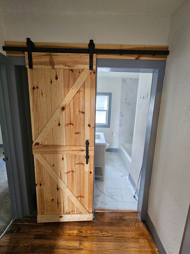 Photo - 4455-4457 N 30th St. (Duplex) Unidad 4457 Upper