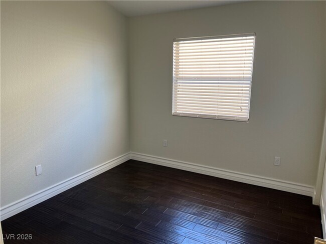 Photo - 7987 Lone Jogger