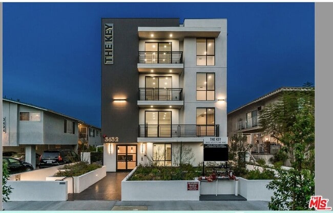 Building Photo - 3632 Keystone Av Unit 302