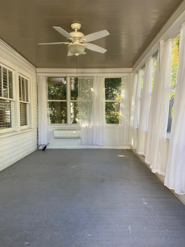 Photo - 907 Irving Rd