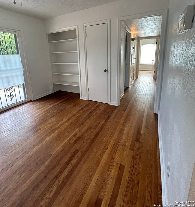 Photo - 355 Cresham Dr