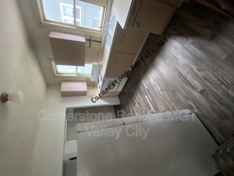 Photo - 261 College St SE