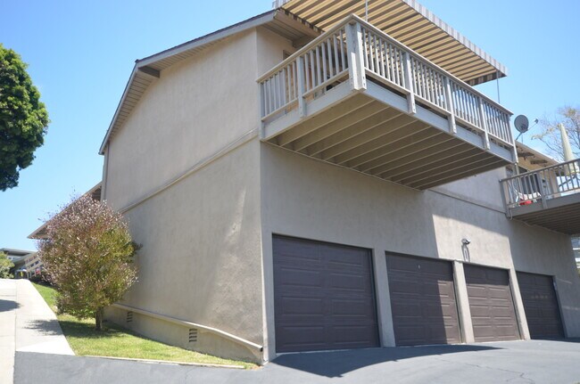 2 car garage - 403 Columbus Cir Unit 403