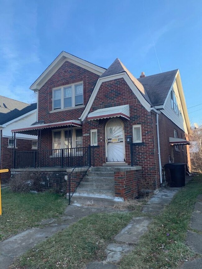 Building Photo - 15340 Hartwell St Unit Lower