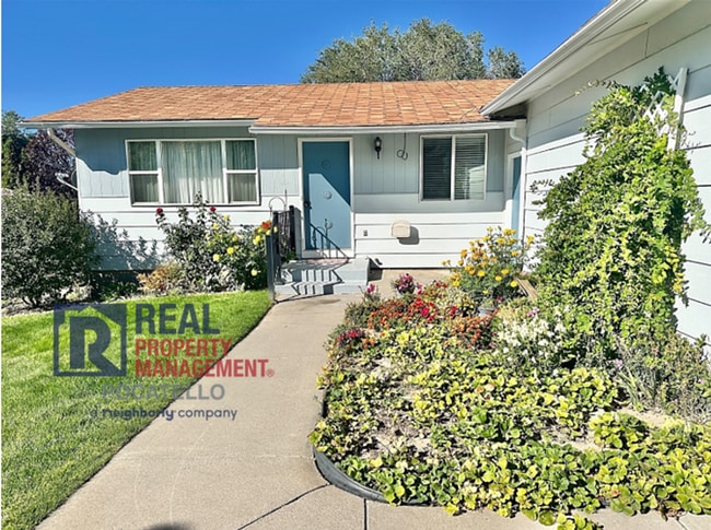 Photo - 4 Bedroom 2 Bath - 2 Car Garage House - Do...