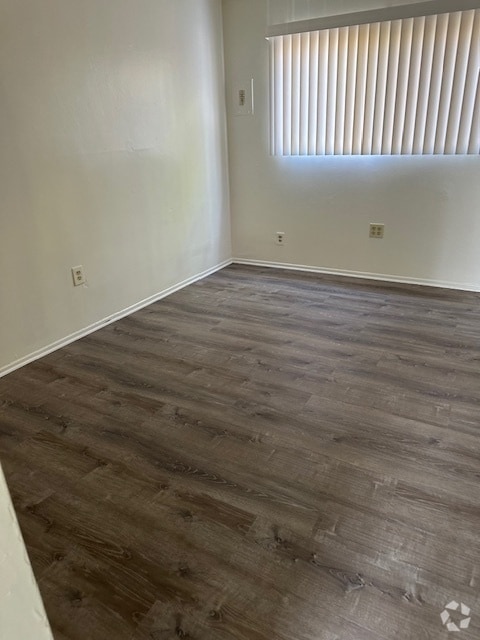 Building Photo - 615 W 5th St Unit 4 Rental
