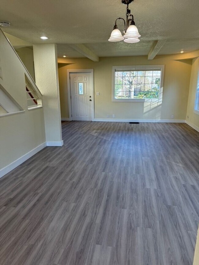 Photo - 600B00 Unit 4922