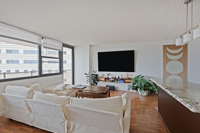 Photo - 280 Marin Blvd