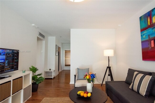 1150 Euclid Ave Unit 205