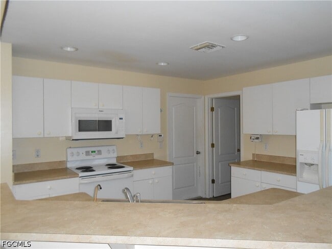 Photo - 1221 Belair St E