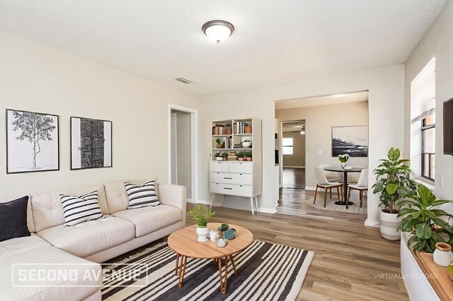 Photo - 2727 W 45th St