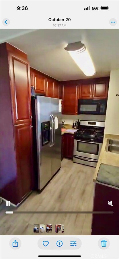 Photo - 21550 Burbank Blvd