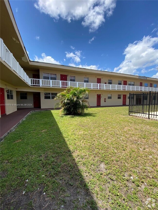 Building Photo - 2 bedroom in Miami Gardens FL 33169 Rental