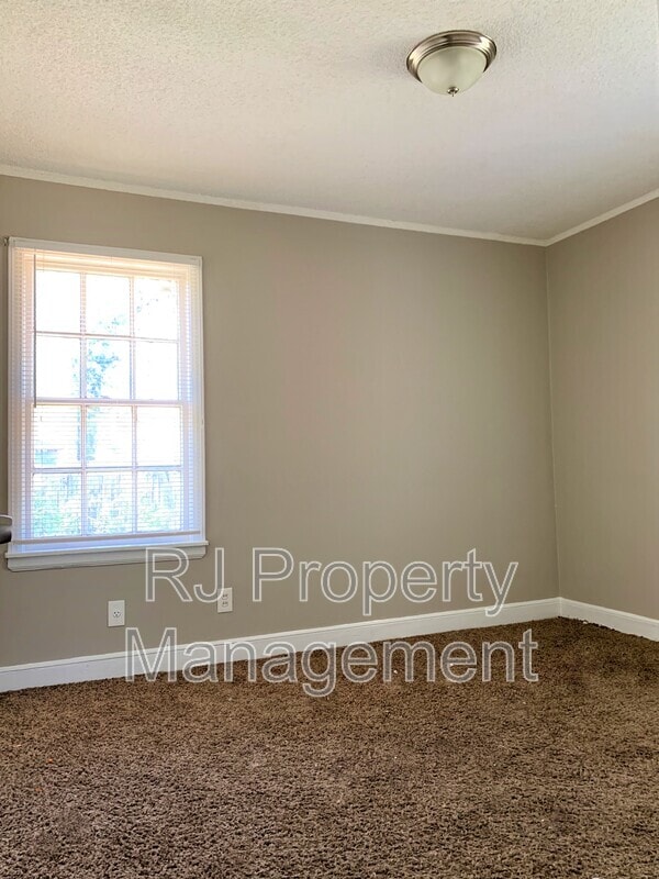 Photo - 673 S Greer St