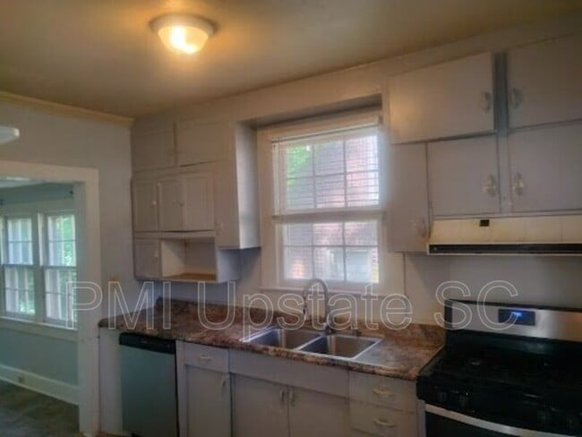 Photo - 129 Academy St