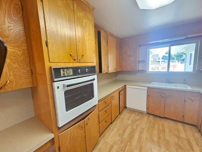 Photo - 4160 Williams St