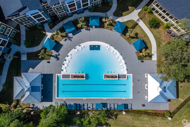 Pool - Park at Tour 18 Apartments