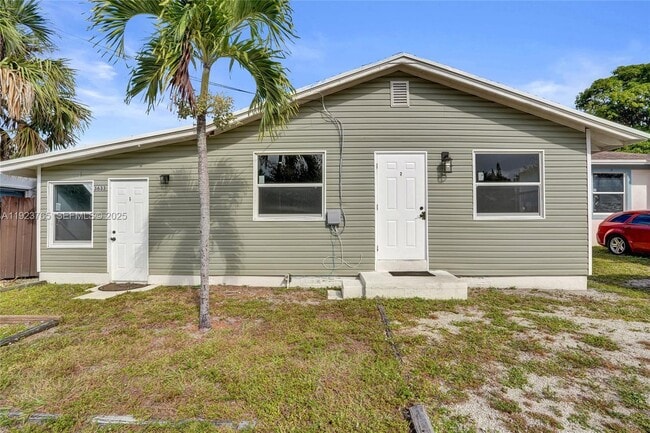 Building Photo - 3633 SW 12th Ct Unit 2