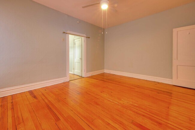 Photo - Very nice spacious 1 bedroom 1 bath with hardwood throughout and located in a great city neighbor... Unit 3968 Cleveland