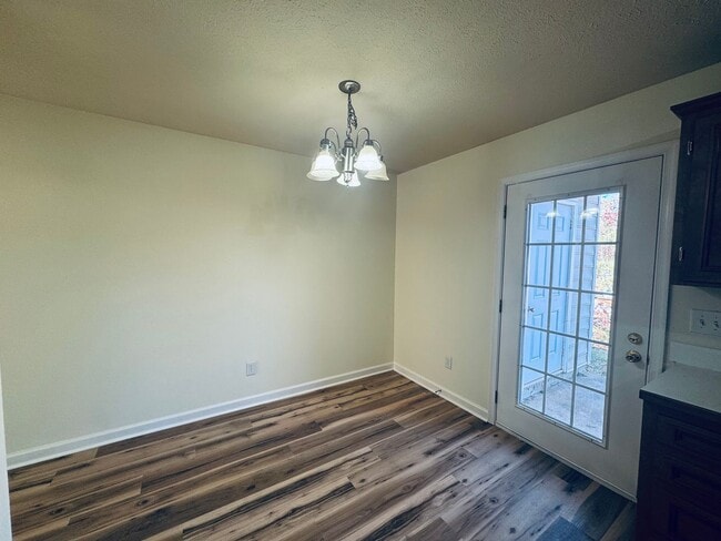 Photo - Beautiful Town House, Conveniently located.