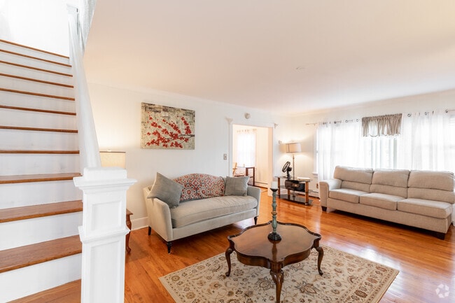 Beautiful Home Off North Goodwin Ave!!!