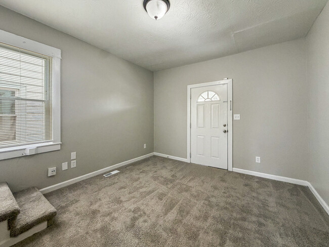 Photo - 823 S 38th St