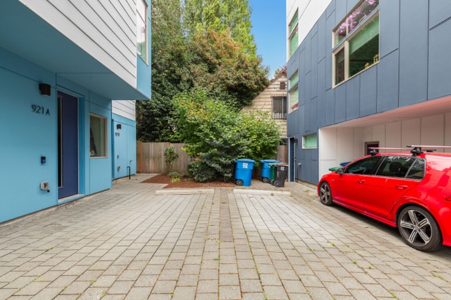 Photo - 921 10th Ave E