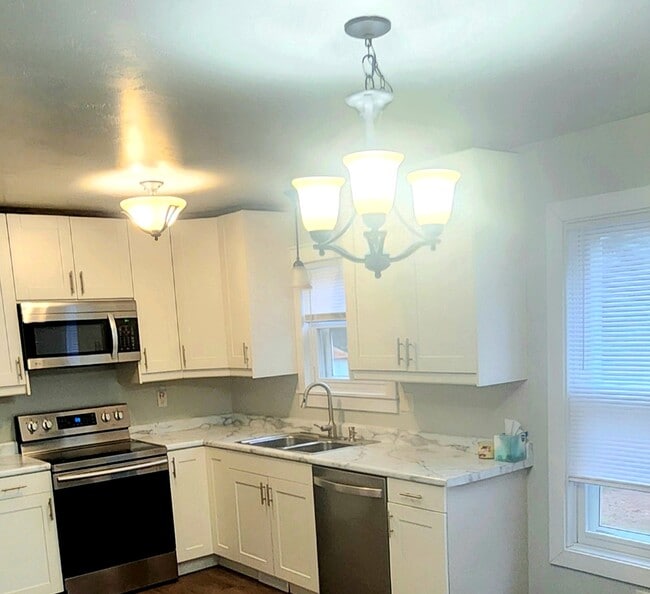 Building Photo - 1376 W Hiawatha Dr Rental