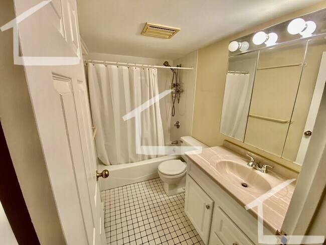 Photo - 135 Pleasant St Unidad 406