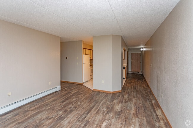 2BR, 1BA - 900SF