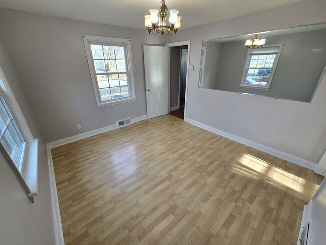 Photo - 532 Orwood Pl