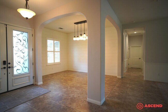 Photo - Stunning Home Near Frontier Highschool!