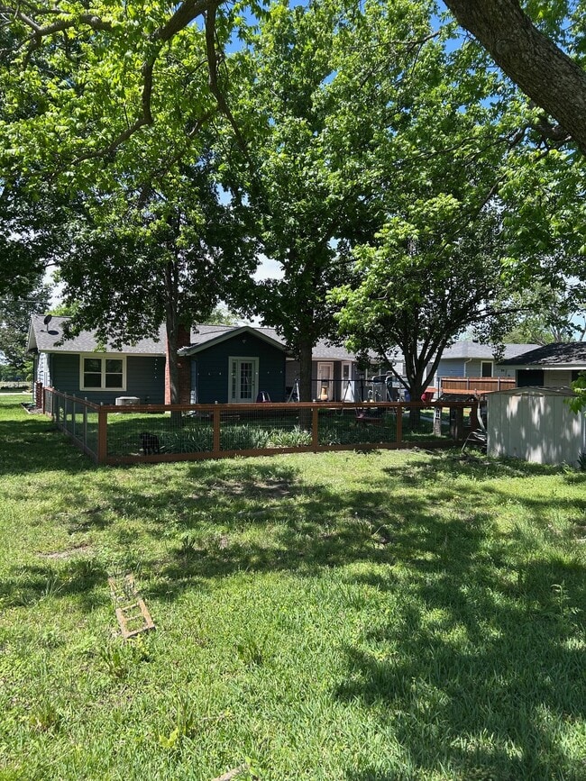 Photo - 1102 Walnut St