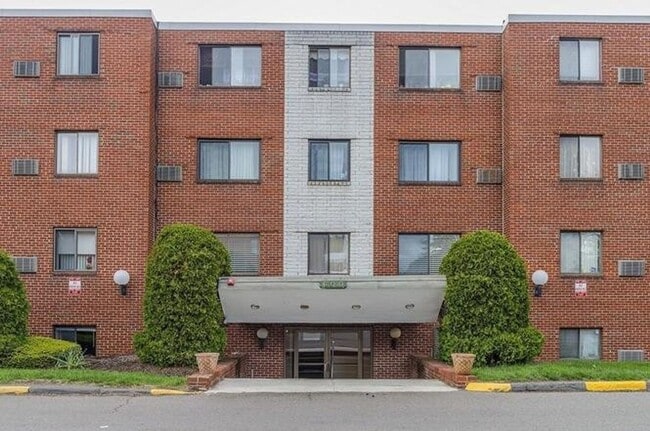Photo - Luxury 2 bed condo includes Heat, hot wate...
